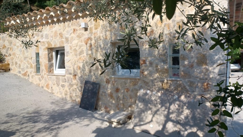 Le Garage / Cars garage Propriété à GRASSE (06130) / Property in